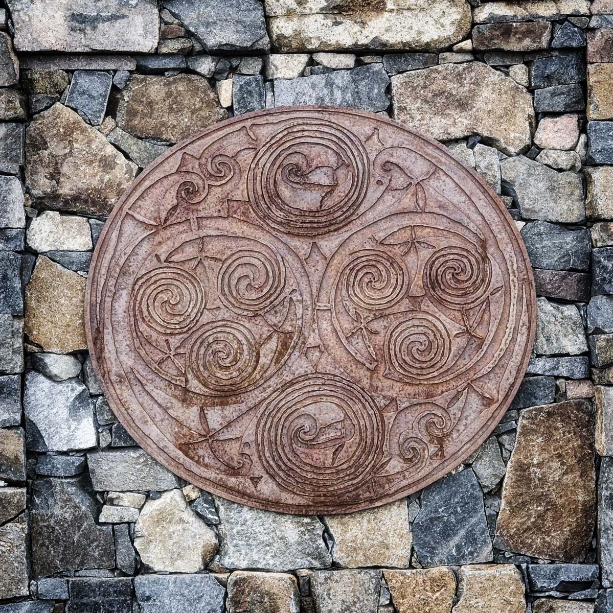Clonakilla stonework emblem